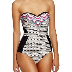 Laundry by Shelli Segal Maharaji Border Bandeau One Piece Swimsuit - Medium
